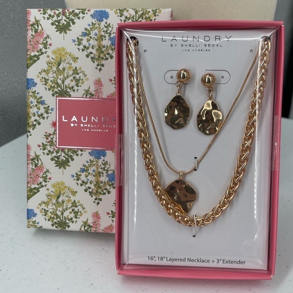 Laundry by Shelli Segal NWT gold tone necklace earring gift set